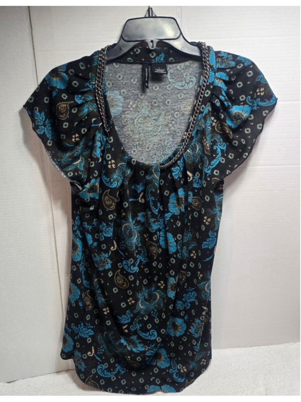 Women's New Directions Short Sleeve Tee L Black Blue Paisley Chain Neck